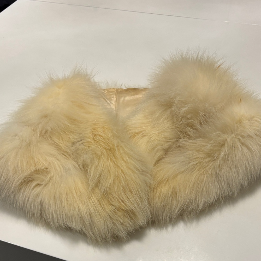Elegant  vintage Cream Fur Shawl - Picture 9 of 9